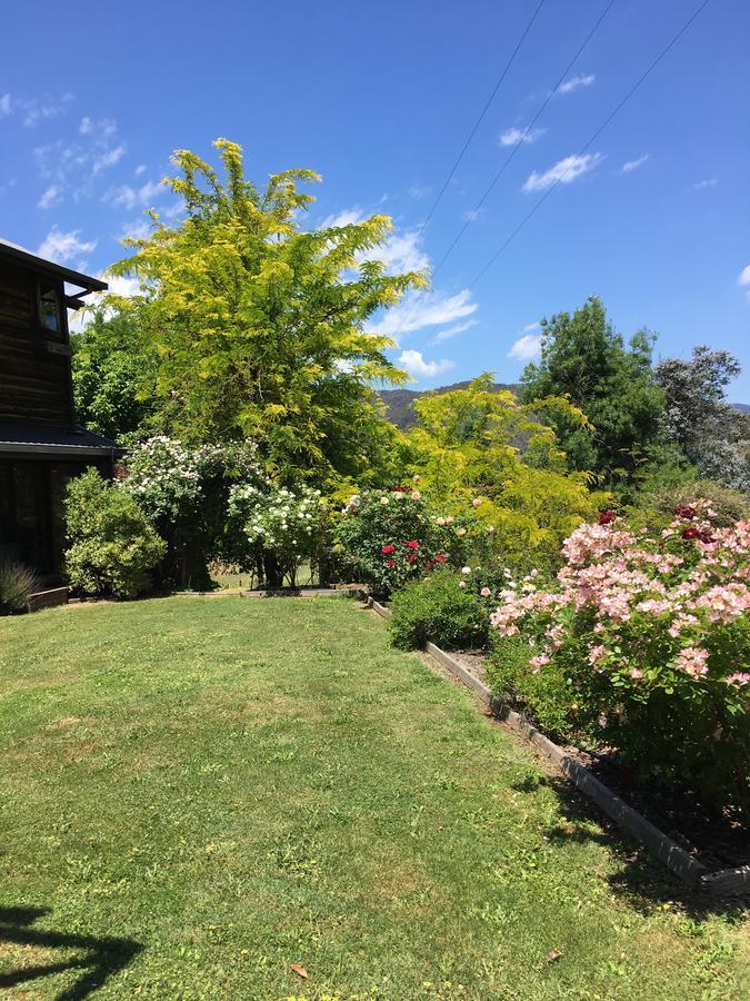 Rosewhite House Bed & Breakfast Myrtleford Dış mekan fotoğraf